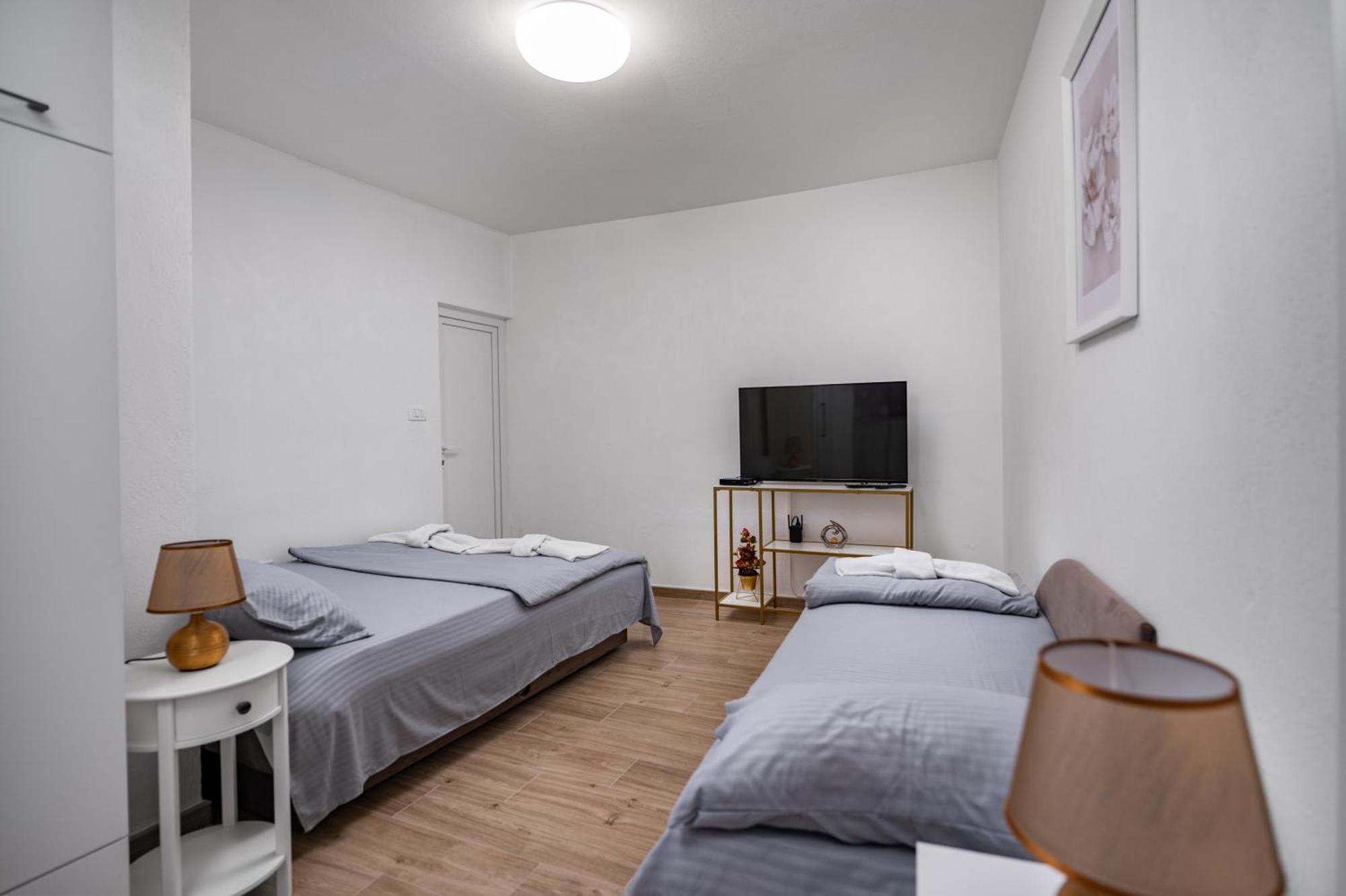 Apartmani Kaan Подгорица Екстериор снимка