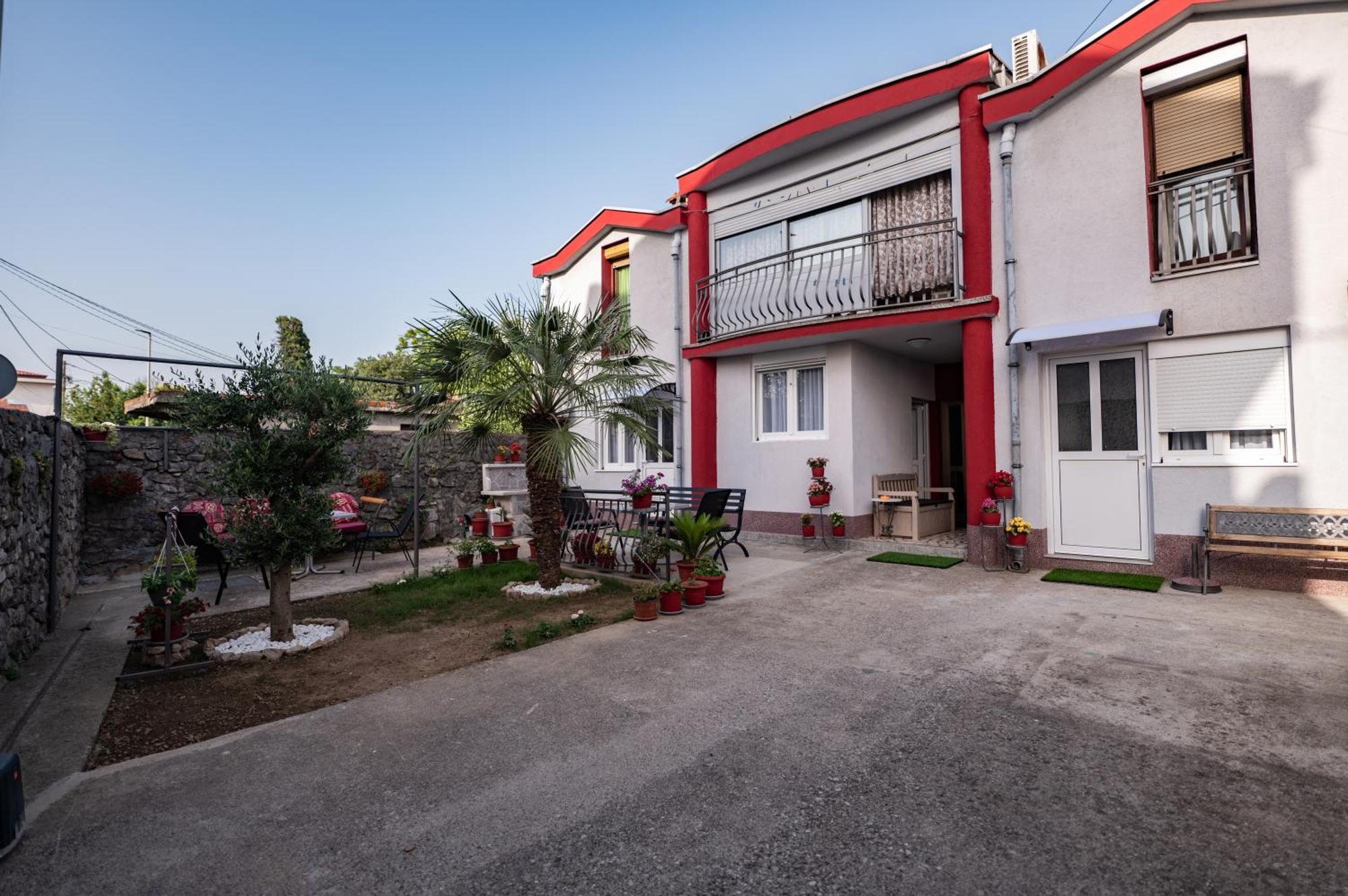 Apartmani Kaan Подгорица Екстериор снимка